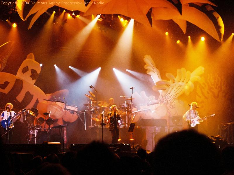 Yes on stage.jpg 64.6K